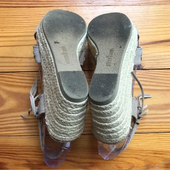 Minnetonka Beige Tan Leather Sandal Wedges, EUC, 7 - Picture 8 of 10